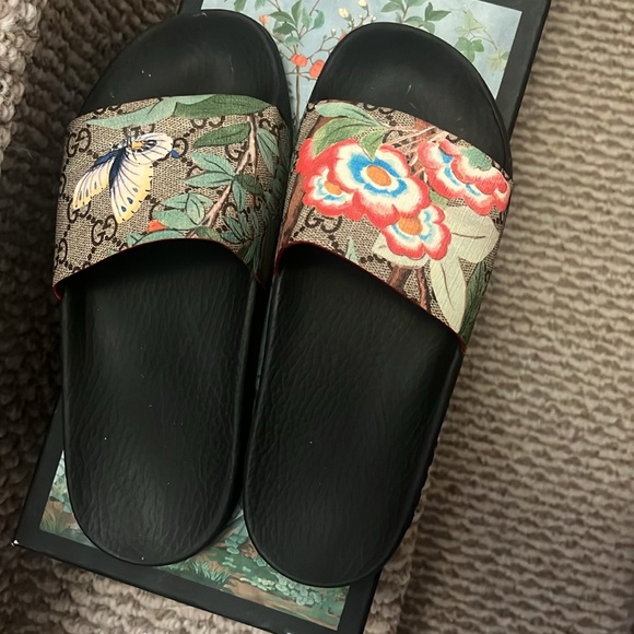 COPY - Gucci Tian Pusuit slide - Picture 3 of 8